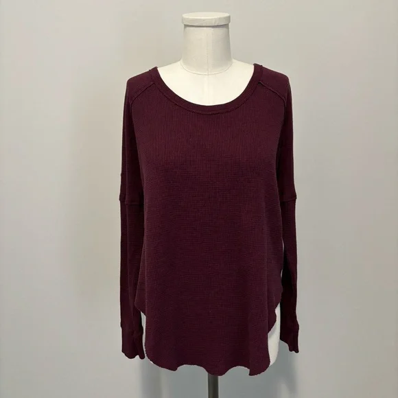 Aritzia TNA Alder Thermal Long Sleeve Waffle Knit Relaxed Fit Top Burgundy Small - Picture 6 of 16